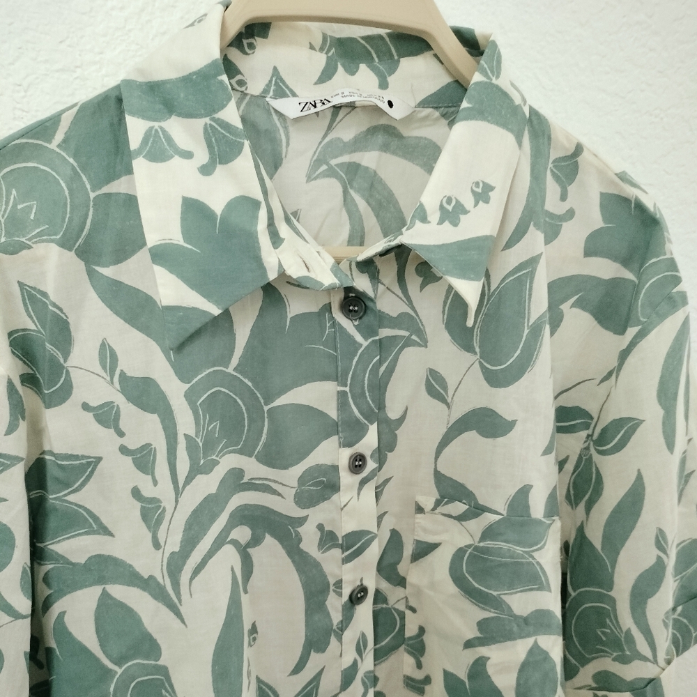Perfect light cropped shirt by Zara in excellent condition